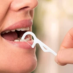 Boite cure-dents et fil dentaire