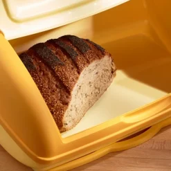 Boîte à pain jaune avec planche