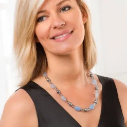Collier de pierres bleues