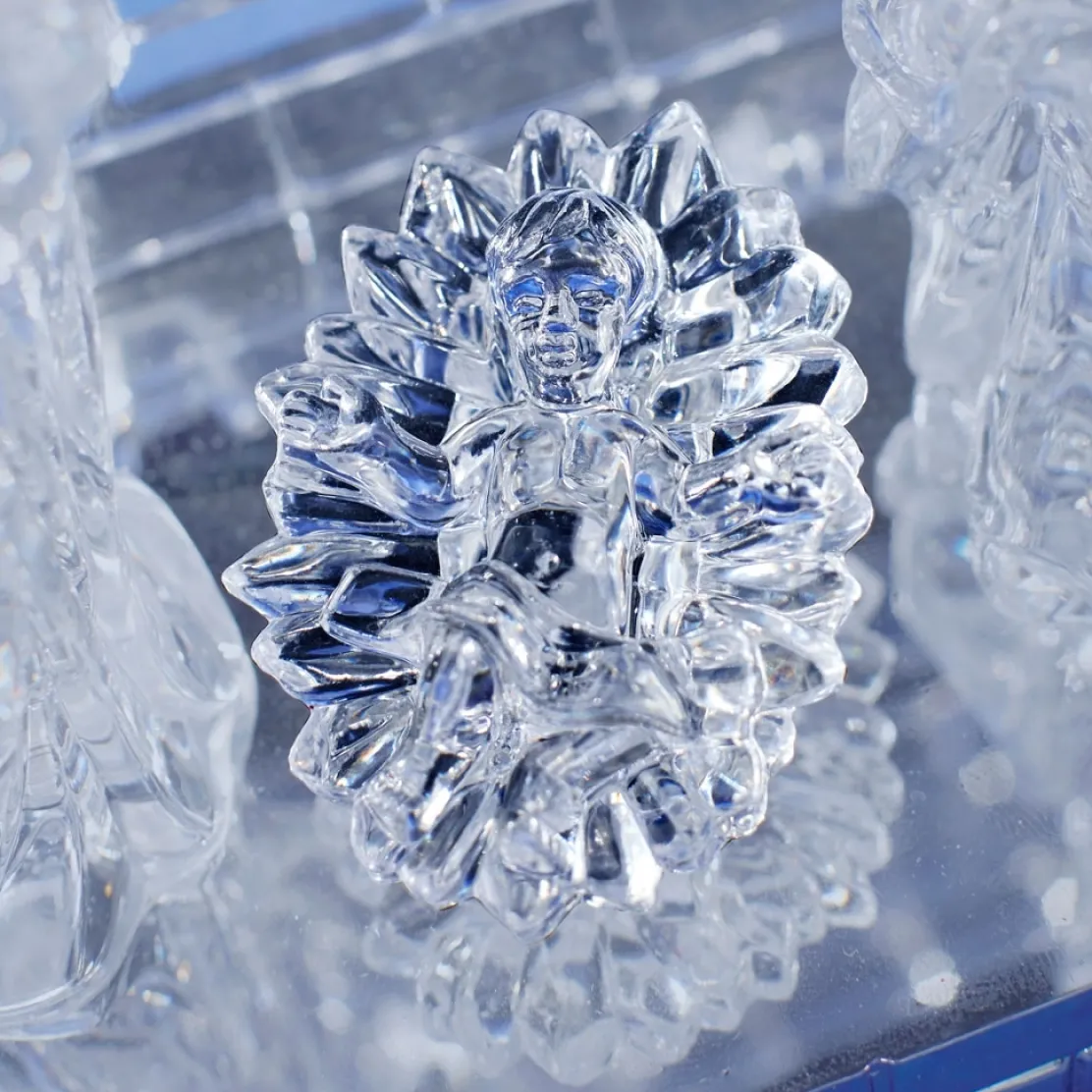 Crèche lumineuse chantante bleutée