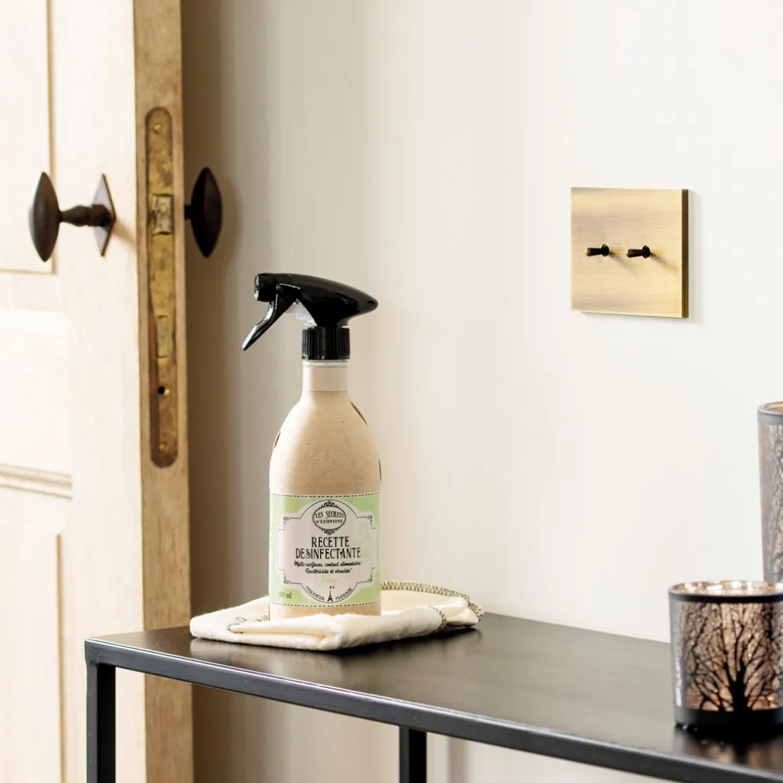 Élimine 99,9% des bactéries et virus sans agresser vos surfaces
