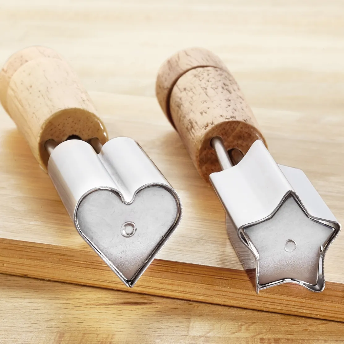 Lot de 2 découpe bouchées étoile/cœur