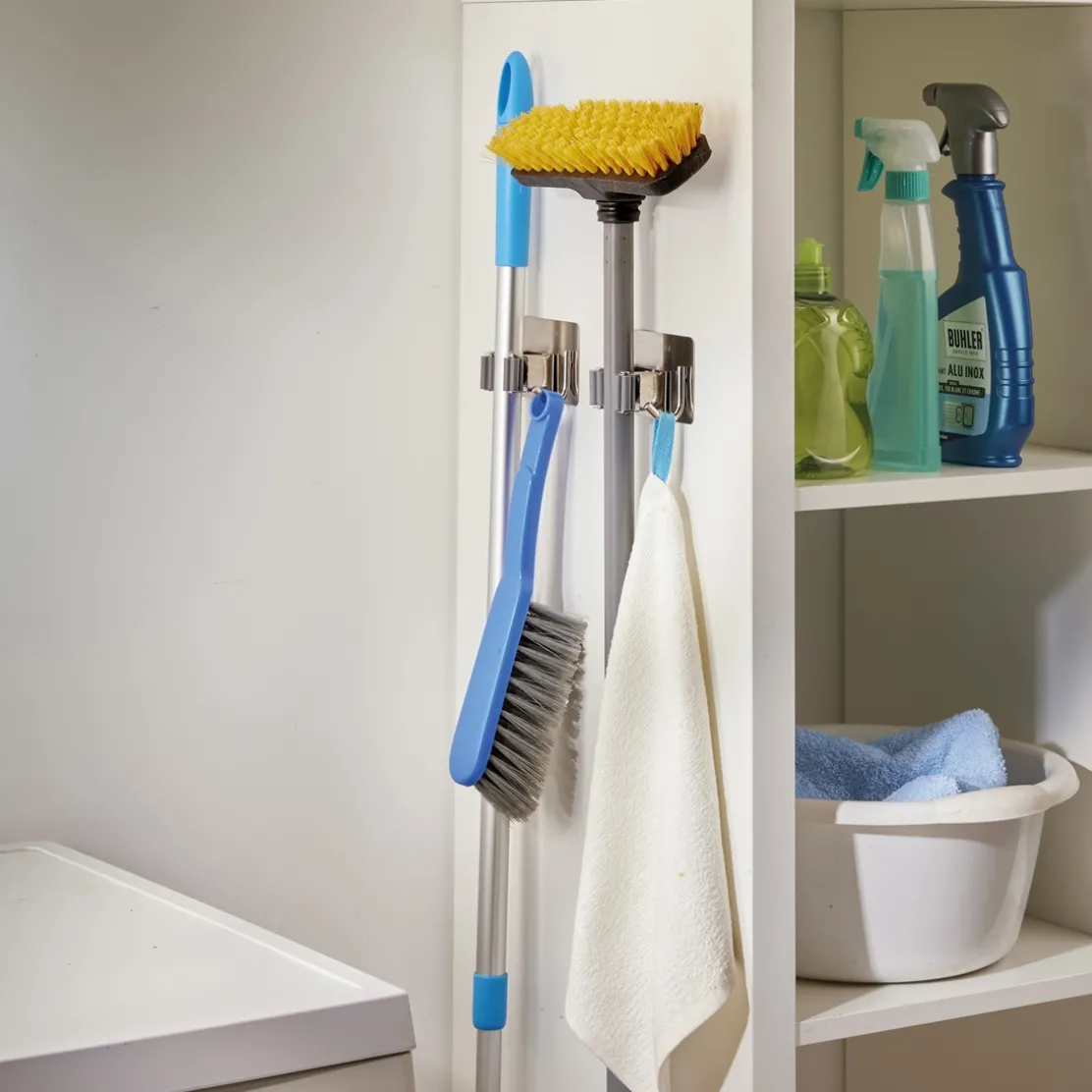 Lot de 4 supports balai et accessoires