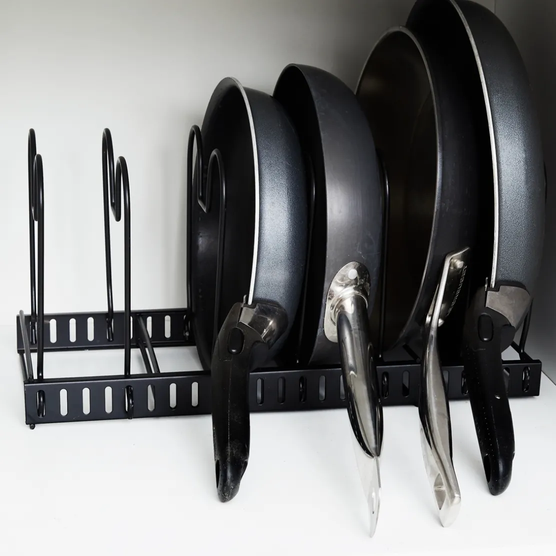 Rangement poêles et couvercles