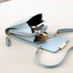 Sac pochette pompon bleu