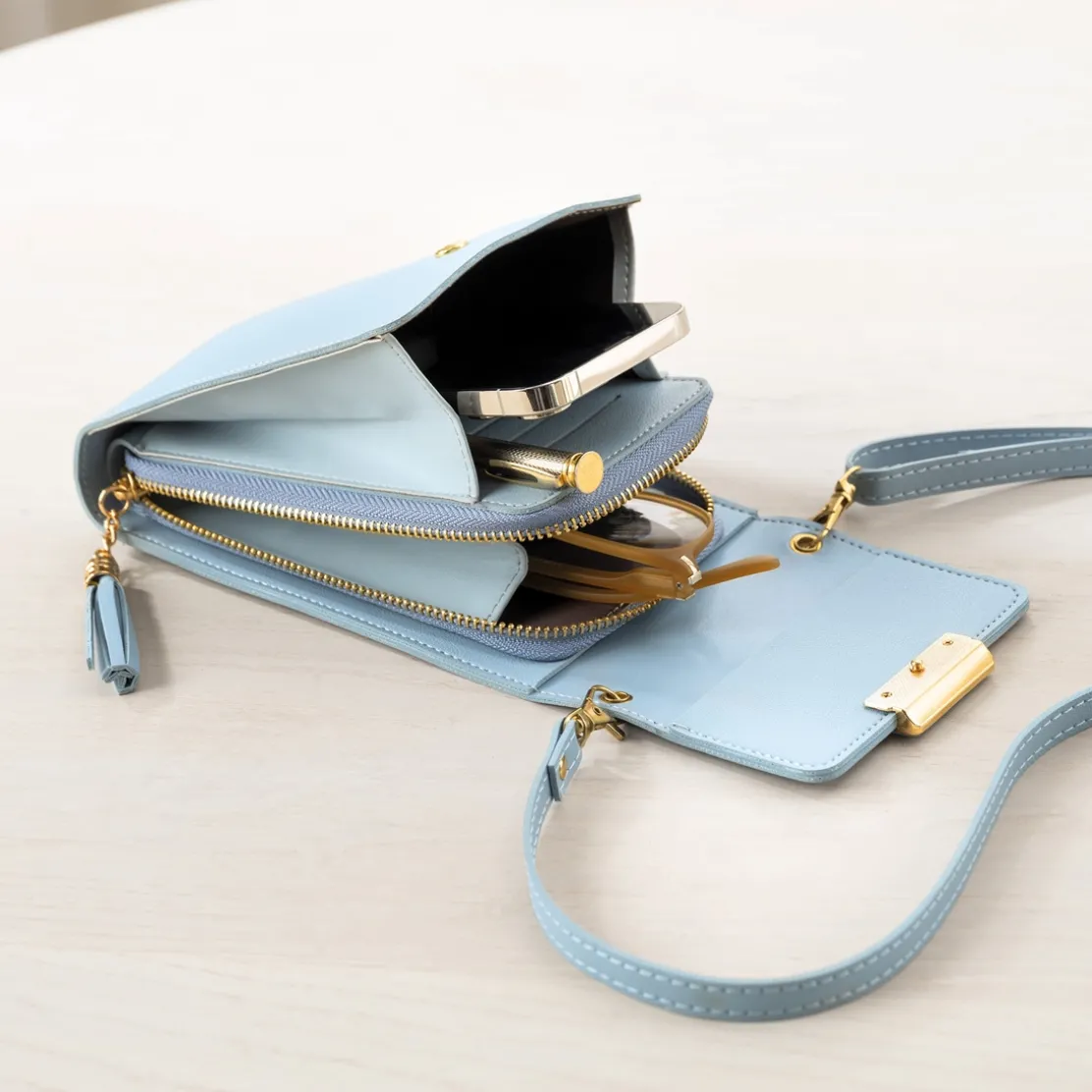 Sac pochette pompon bleu