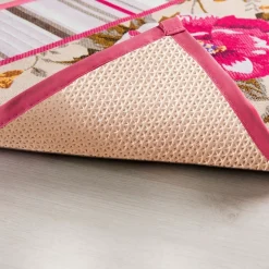 Tapis roses et lignes